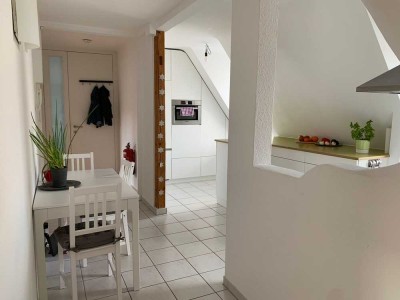Genießen Sie eine stilvolle 3-Zimmer-Wohnung in renoviertem Altbau mitten im Zentrum