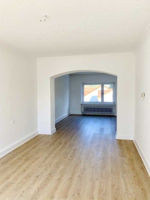 *** Helle, renovierte 2-Zimmer-Wohnung in Köln-Merheim an der Olpener Straße ***