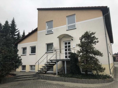 Haus mit 18 Zimmer und Parkplätze