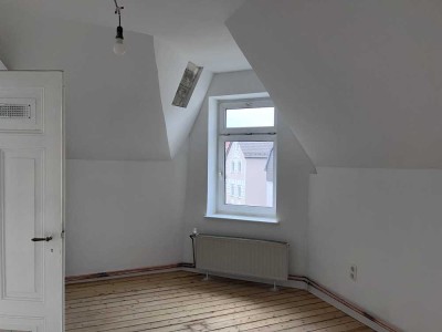 Charmante 3-Zimmer Altbauwohnung unter den Dach