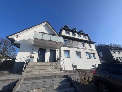 Traumhaftes Haus mit großer Hauptwohnung und 2 Ferienwohnungen, Pool, Whirlpool und Sauna in Lindlar