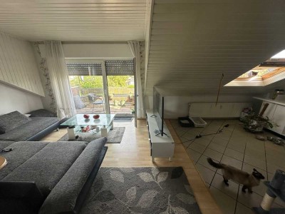 Schicke Dachgeschosswohnung mit Balkon in Ückerath