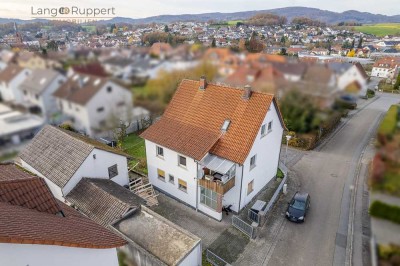 Zweifamilienhaus mit großem Grundstück, Scheune und viel Potenzial