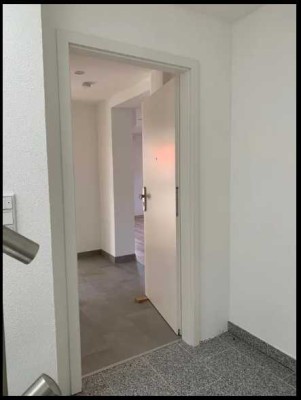 Neue klimatisierte 2,5 Zimmer Wohnung