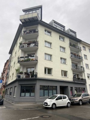 Stilvolle, gepflegte 1-Zimmer-Wohnung mit Balkon in zentraler Lindenhof-Lage