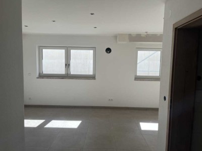 Erstbezug Souterrain: Exklusive 2-Raum-Wohnung mit gehobener Innenausstattung in Pliening
