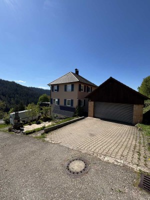 Einfamilienhaus in Freudenstadt mit 2 Doppelgaragen und 2 Terassen
