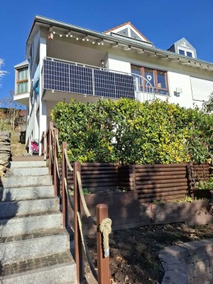 Schöne 5-Zimmer-Wohnung mit tollem Ausblick und Reihenhauscharakter