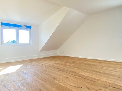 Erstbezug nach Sanierung - Hochwertige & geschmackvolle 3ZKB DG-Wohnung mit Garage