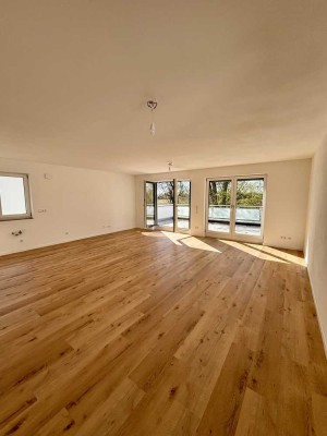 Erstbezug - Lichtdurchflutete 3-Zimmer-Wohnung mit Balkon und Blick ins Grüne