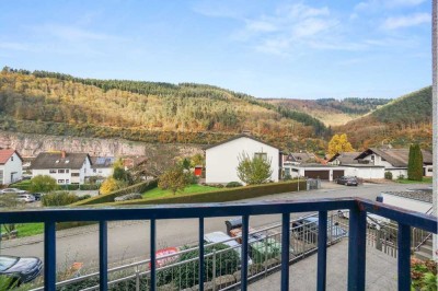 Idyllisch gelegene Erdgeschosswohnung mit Garten, Terrasse und Garage
