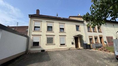 BERGEN bei Losheim am See - Ihr Traum vom Landleben - Ehemaliges Bauernhaus mit  2 Wohneinheiten, vi