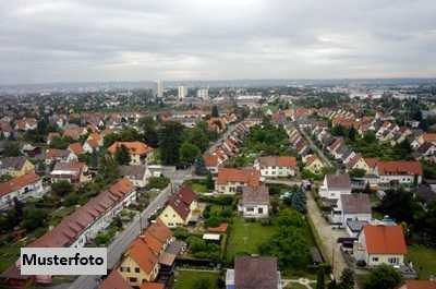 Zukunftssicheres Wohnen: Mehrgenerationenhaus mit Garagenstellplätzen & Carport