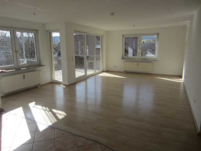 Moderne 4 Zi. - Whg. mit 2 Bädern, Balkon, Garage + Stellplatz in gefragter Lage von Waldenbuch