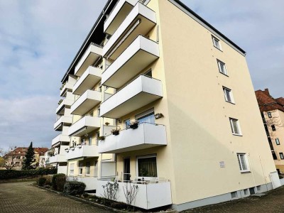 Zentrale Stadtwohnung mit Südbalkon im Erdgeschoss eines Mehrfamilienhauses