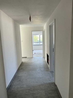 Erstbezug mit EBK und Balkon: Geschmackvolle 2-Zimmer-Wohnung in Hallbergmoos