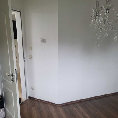 Stilvolle, neuwertige 3-Zimmer-Maisonette-Wohnung mit geh. Innenausstattung mit Balkon und EBK
