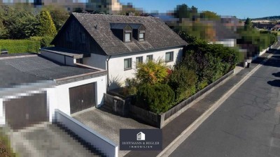 Familienidyll in Schnaittenbach: Architektenhaus mit Balkon, Terrasse und Einliegerwohnung