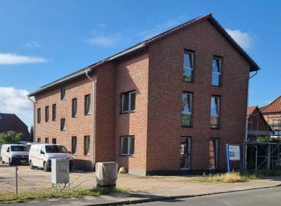 Neubauwohnung mit Balkon: Stilvolle 3,5-Raum-Wohnung in Peine-Stederdorf zu vermieten