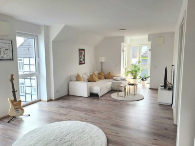 Sehr gepflegte Wohnung mit Küche, Aufzug und Tiefgarage