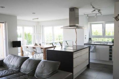 Traumhafte 3,5 Zimmer-Wohnung mit Terrasse, Garten und Einbauküche