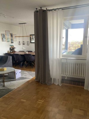 3 Zimmer + Balkon + EBK + U-Bahn Nähe + Blick ins Grüne