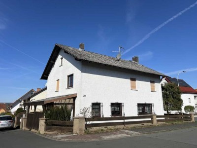 Vermietetes, großes Einfamilienhaus in bester Lage von Langgöns