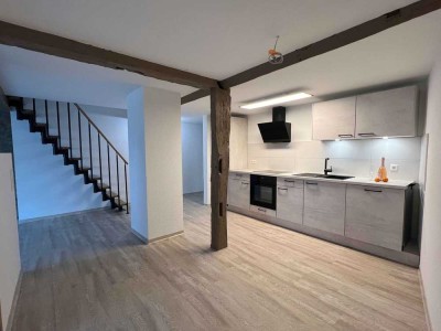 Stilvolles Wohnen auf zwei Ebenen - 3,5-Zi.-Wohnung inkl. Garage für 3 Personen !