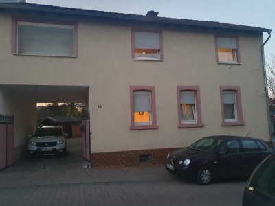 Geräumiges  Zweifamilienhaus in Flomborn mit 160 m² Wohnfläche.  Verkauf nach Vereinbarung.