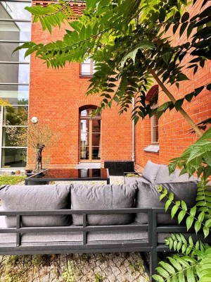 Einzigartiges Wohnen in Potsdam: 2-Zimmer-Wohnung mit privater Hofterrasse, Balkon & Stellplatz