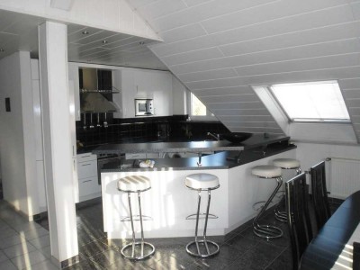 Uni- /Technoparknähe Wohnen auf zwei Ebenen, helle Maisonette-Wohnung mit rd. 10 m² Westbalkon
