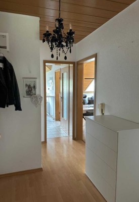 Helle geräumige 2-Zimmer Dachgeschosswohnung mit 66 qm in Ettlingen-Bruchhausen zu vermieten