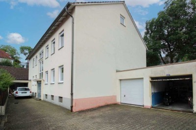 Hervorragende 3 Zimmer DG Wohnung in Augsburg Göggingen mit Balkon und Garage