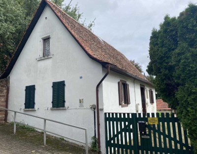 Ehemaliges Schul- später Küsterhaus in Worms-Leiselheim zu verkaufen