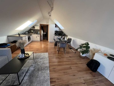 Helle 2 Zimmerwohnung mit Einbauküche und Balkon