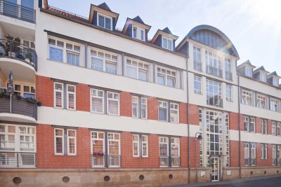 In schönem Wohnhaus: Moderne Maisonette-Wohnung mit Fahrstuhl und Tiefgaragenstellplatz!