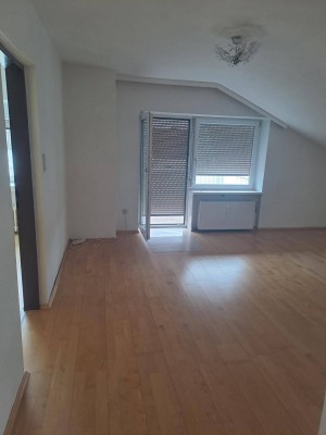 Dachgeschosswohnung nähe Pluscity