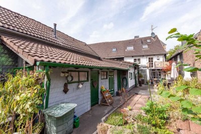 Fachwerkhaus mit Anbau und schönem Garten