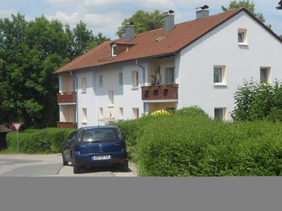 Helle und renovierte 2 Zimmer-Wohnung mit Balkon und Einbauküche