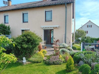 Reihenendhaus mit gepflegtem Garten und Einzelgarage