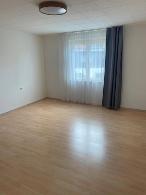 2-Zimmer Wohnung mit Parkplatz ab sofort