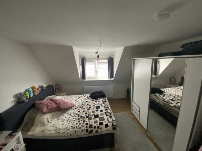 Stilvolle, modernisierte 3-Raum-DG-Wohnung mit gehobener Innenausstattung in Rödental