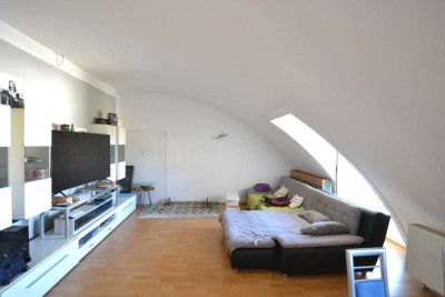 Außergewöhnliche 2-Zimmer-Dachgeschosswohnung im Herzen von Germering