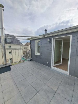 **** Individuelle Maisonette-Wohnung mit Dachterrasse in gepflegtem Zweifamilienhaus... ****