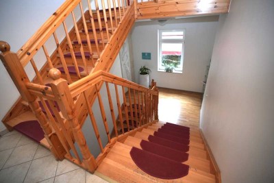 Exklusive 2-Zimmer-Wohnung mit Balkon, Echtholzparkett & Fahrstuhl – stilvoll wohnen auf der Karli