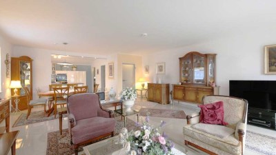 Modernisiert & lichtdurchflutet: stilvolle Eigentumswohnung mit Terrasse