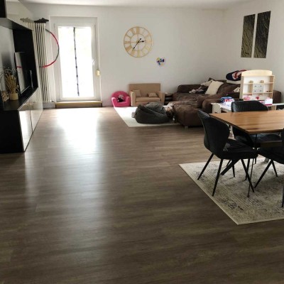 Geschmackvolle Wohnung mit vier Räumen und Einbauküche in Göppingen