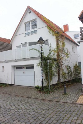 Kapitänshaus in zweiter Reihe in Warnemünde mit Dachterrasse und Garage