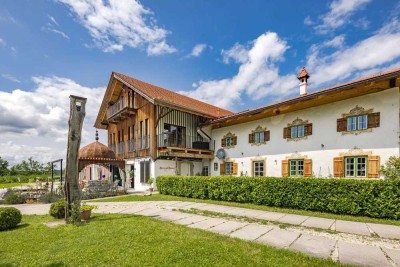 Charmantes Bauernhaus und Luxus Chalet mit Bergblick und Außenpool