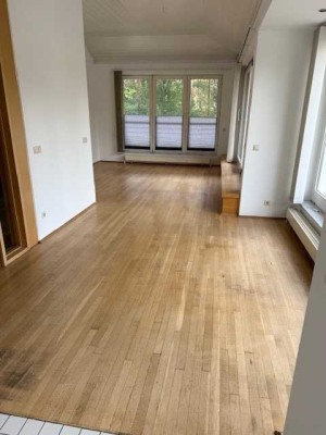 Schicke Dachgeschosswohnung in ruhiger Lage